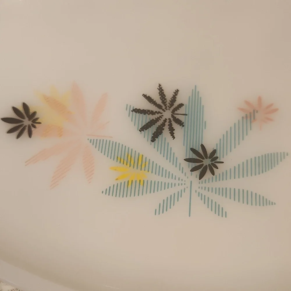 Federal Glass Milk Glass Cups And Snack Trays - Picture 4 of 5
